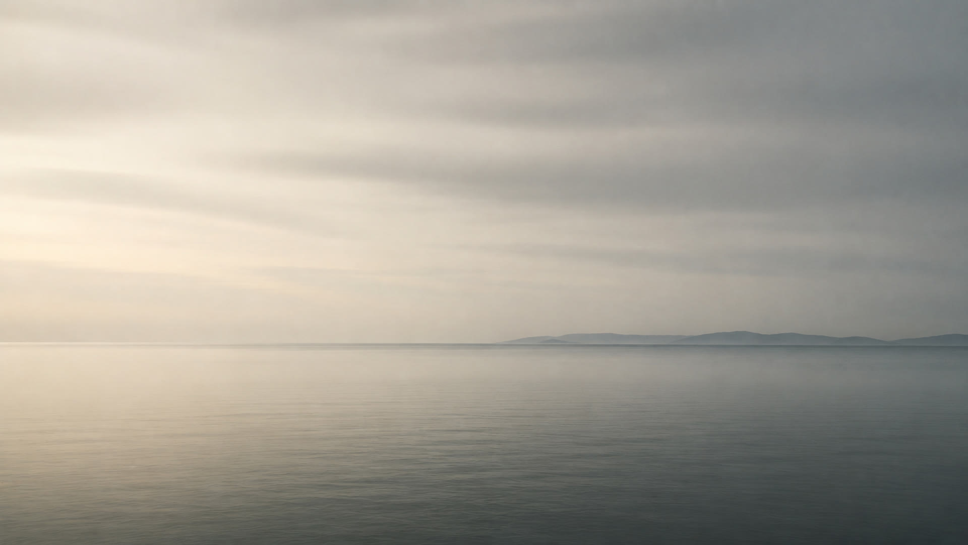 Horizon maritime abstrait